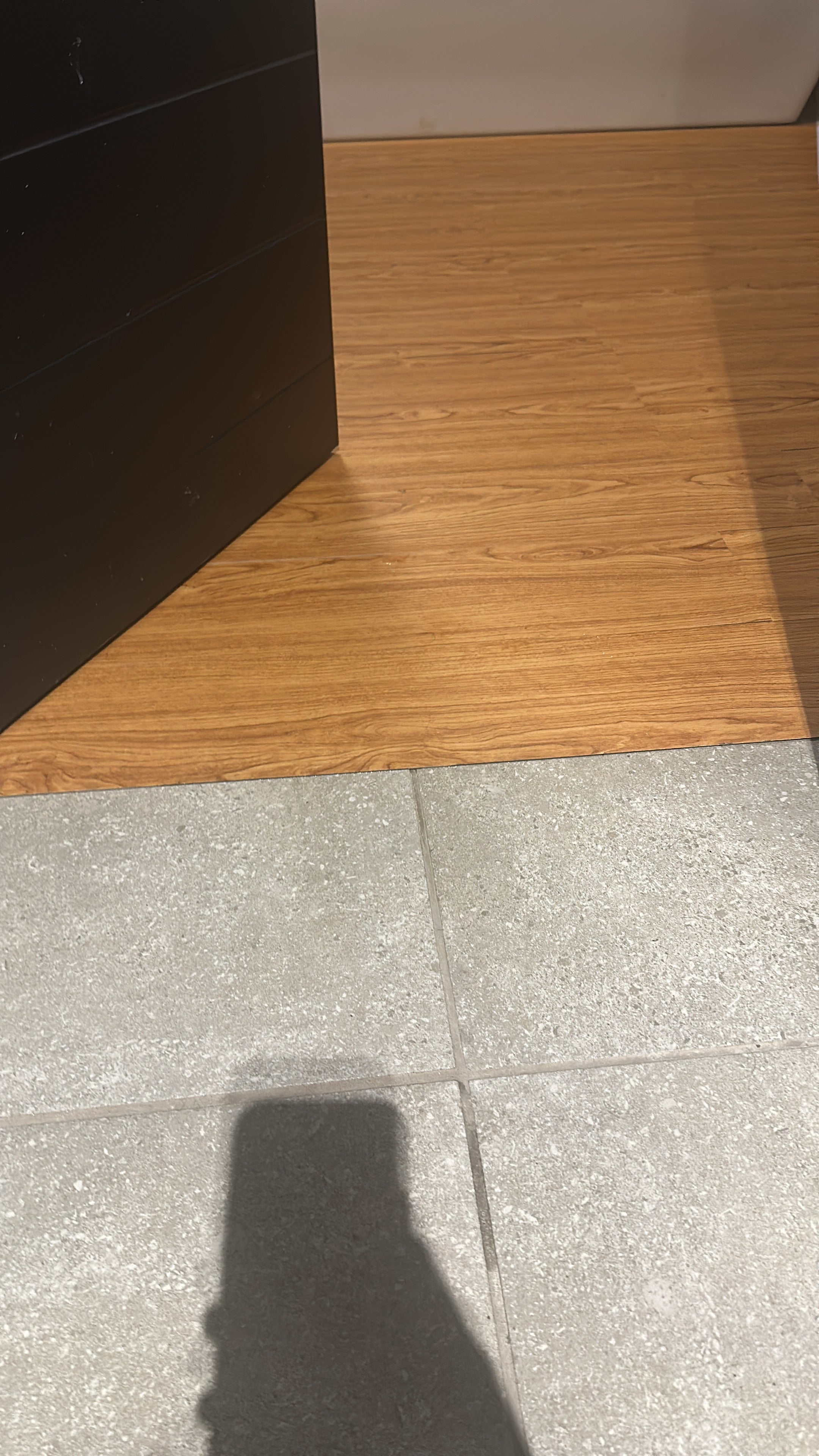 alt="Before and after using self-adhesive PVC floor tiles in kitchen renovation"